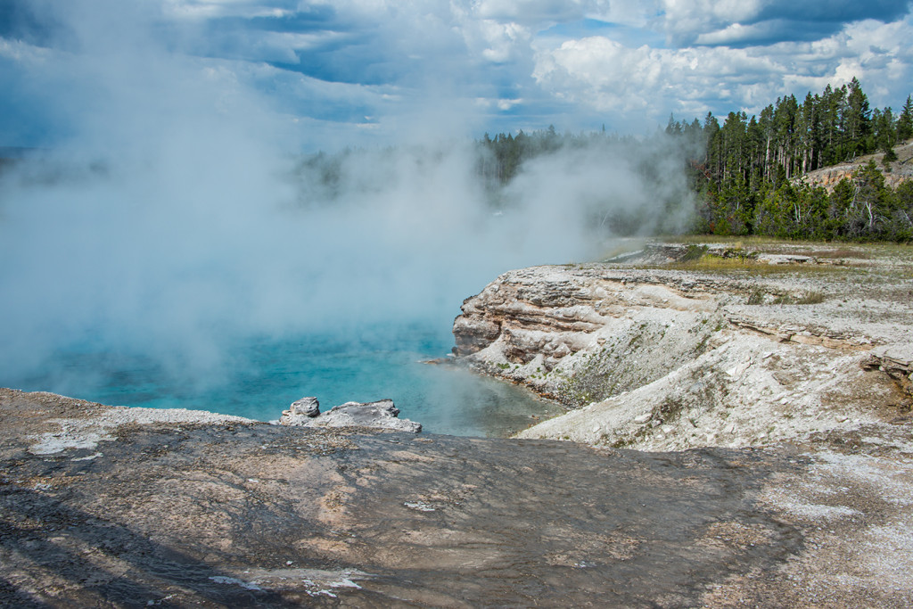 180360_Yellowstone_ExcelsiorGeyser3